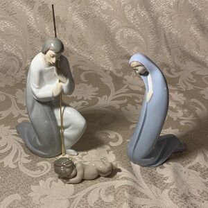 Lladro Blue and White Nativity Figurine Set